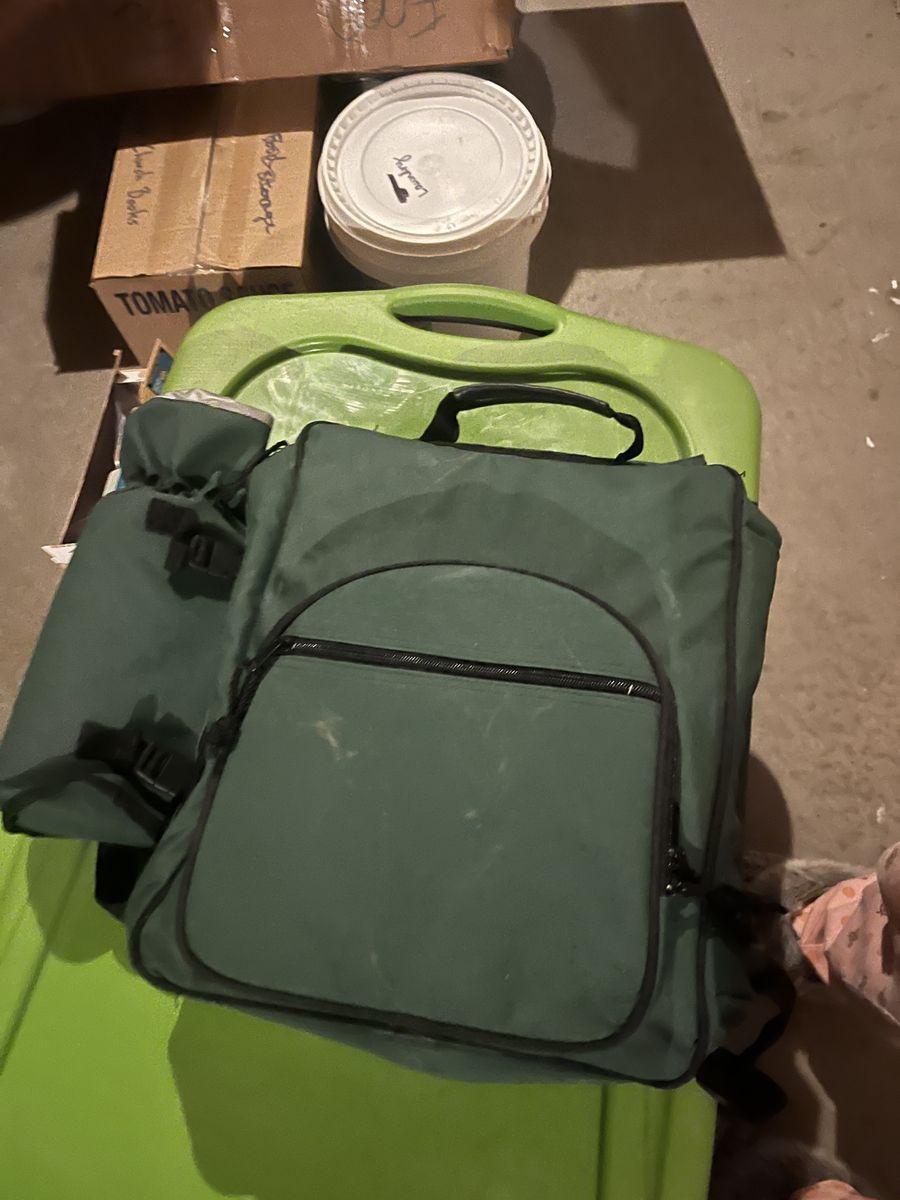 Green Insulated Picnic Backpack with Side Bottle Holder, Dishes