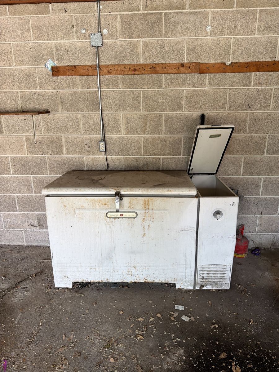 Hotpoint Vintage Chest Freezer - White, Large Capacity, For Restoration/Parts