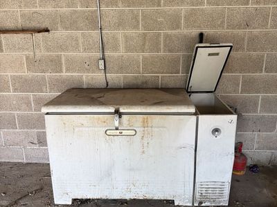 Hotpoint Vintage Chest Freezer - White, Large Capacity, For Restoration/Parts