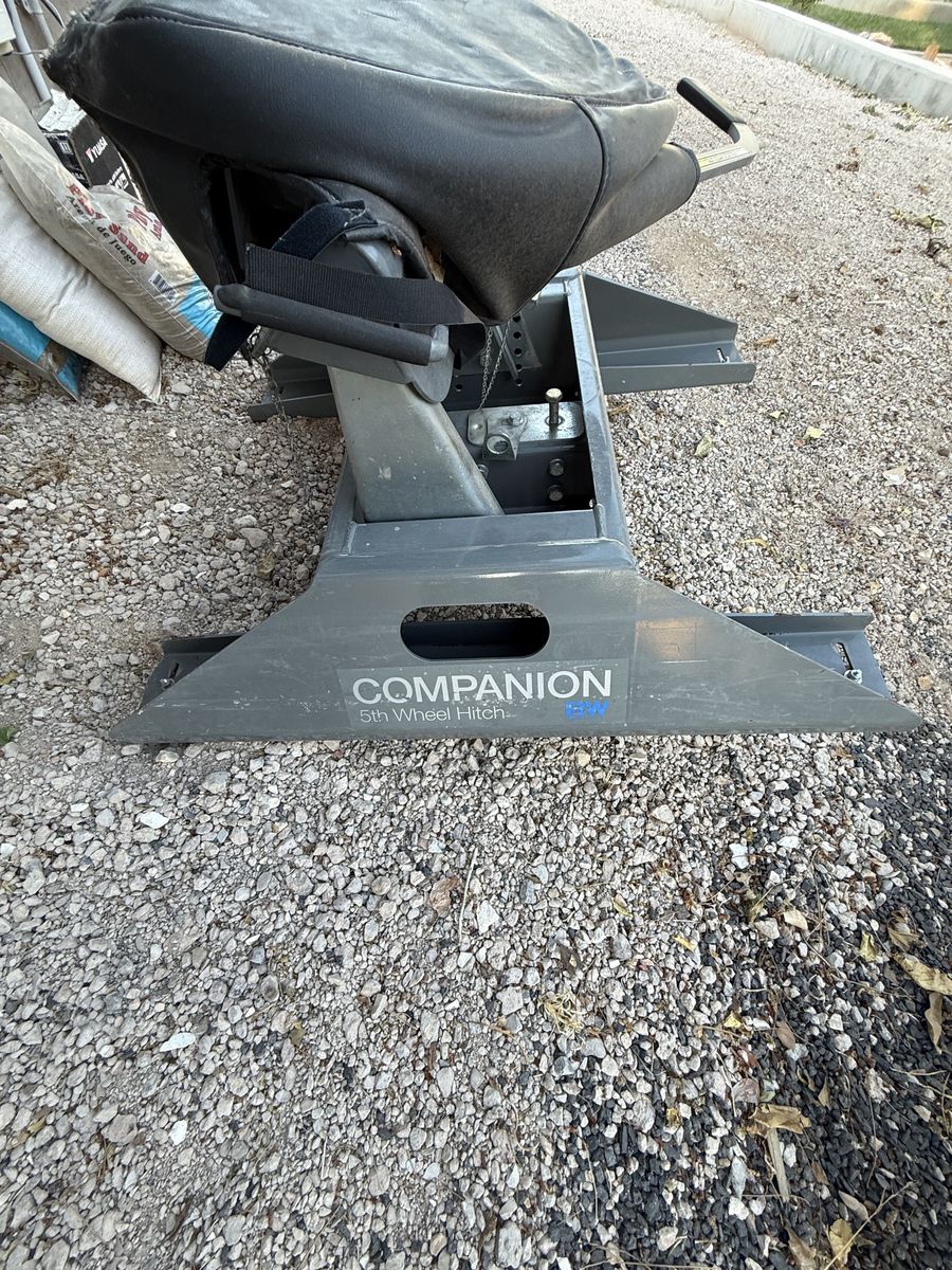 B&W Companion 5th Wheel Hitch - RV Towing Equipment