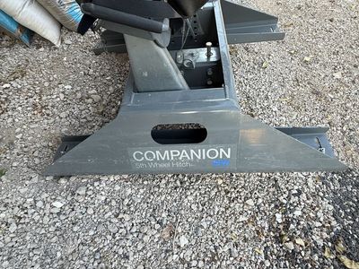 B&W Companion 5th Wheel Hitch - RV Towing Equipment