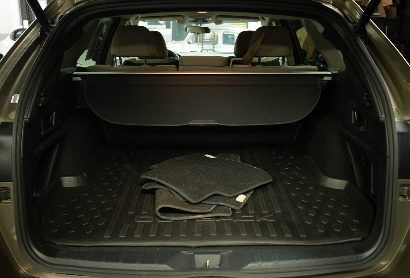 Main image 7
