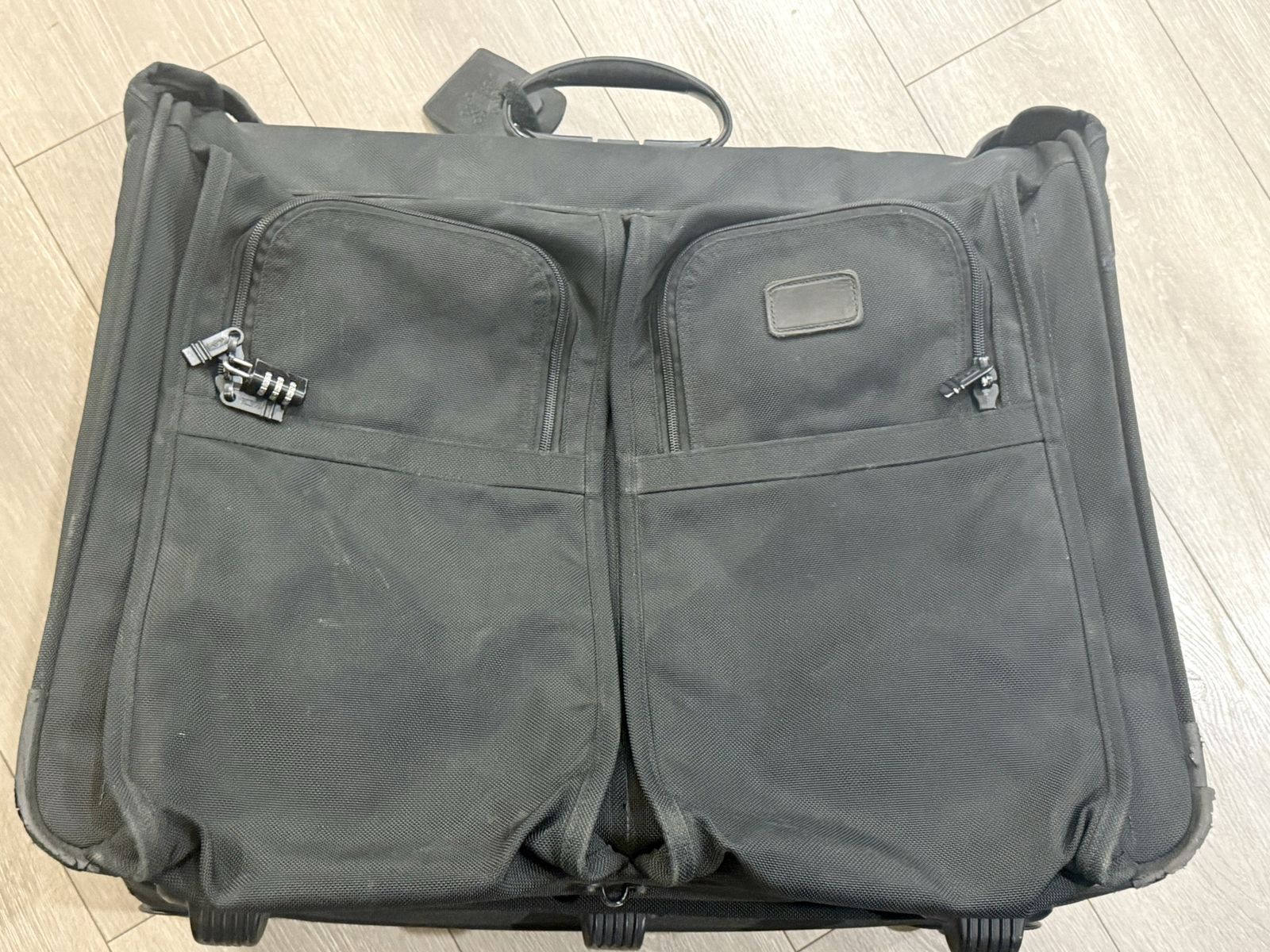 Tumi Alpha Collection 2231D3  Rolling Garment Bag