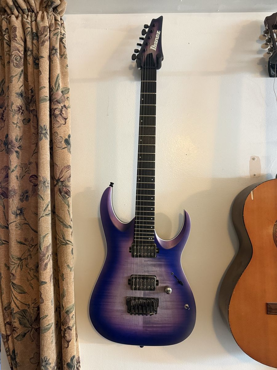 Ibanez RGA61AL Axion Label + Road Runner Gig Bag