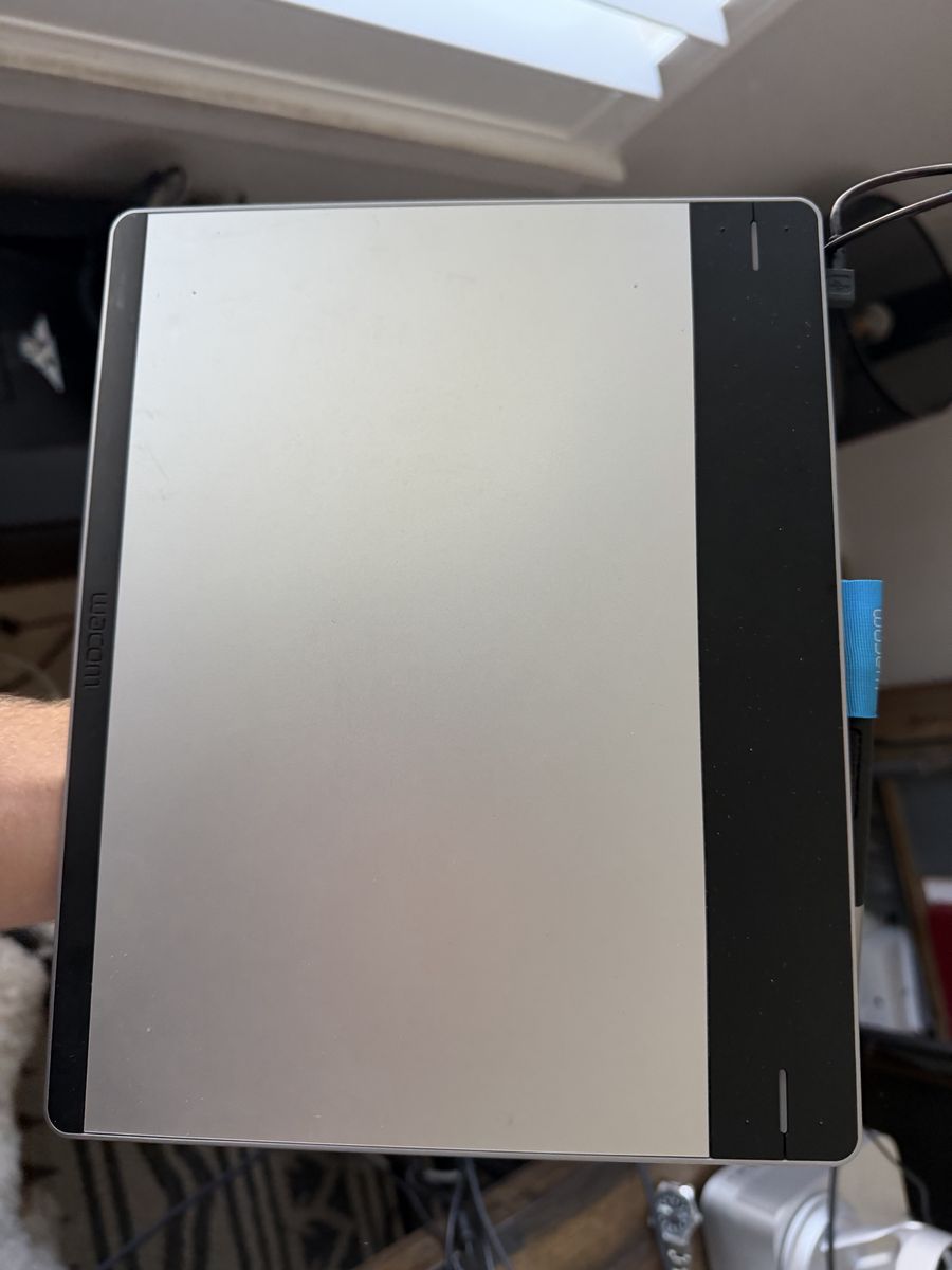 Wacom Intuos Pen & Touch Drawing Tablet (CTH-480) w/ Stylus & Cable
