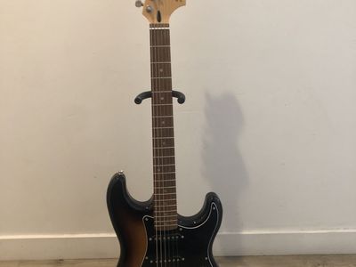 Squier Stratocaster Standard w/SKB Case