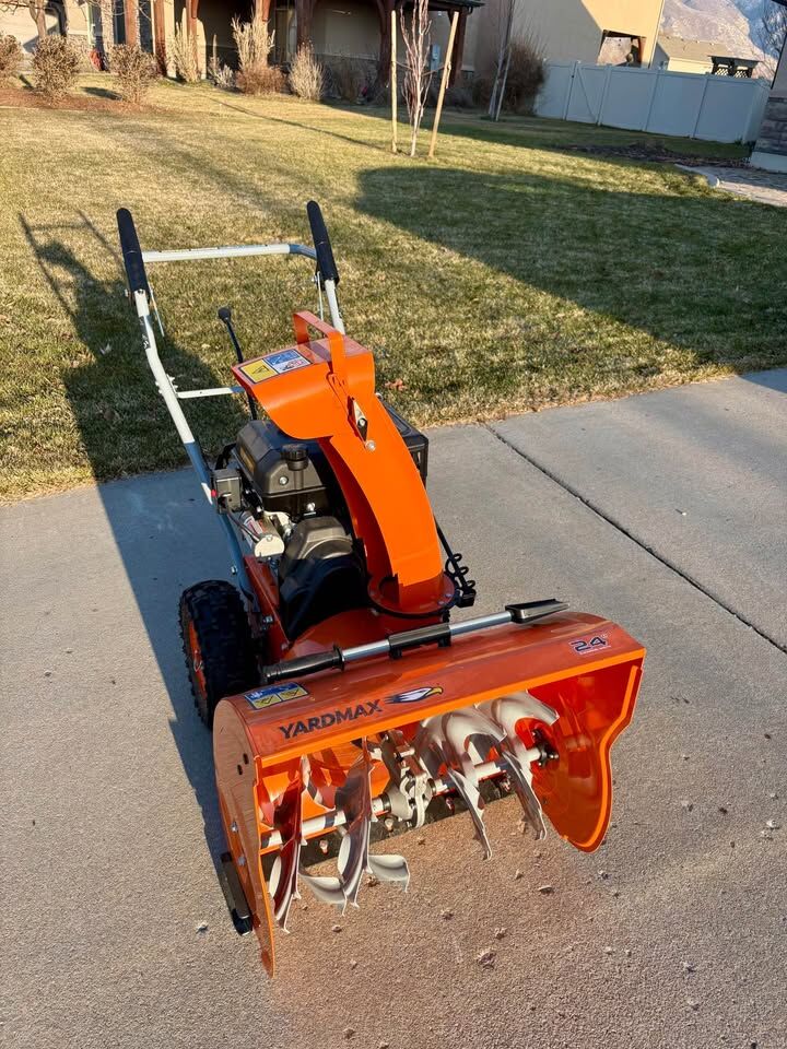 Like New - Yardmax 24” Two Stage Snow Blower (212cc), Excellent Condition