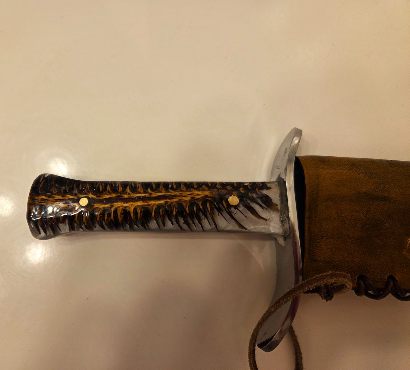 Classic bowie knife with beautiful Pinecone grip