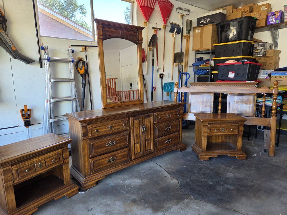 Vintage Solid Wood 5-Piece Bedroom Set: Dresser, Mirror, Headboard, 2 Nightstands