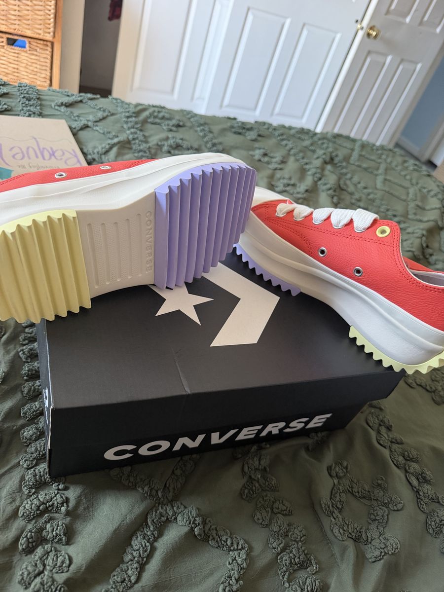 Converse Run Star Hike Low Top Platform Sneakers Coral Leather Size 8 NIB