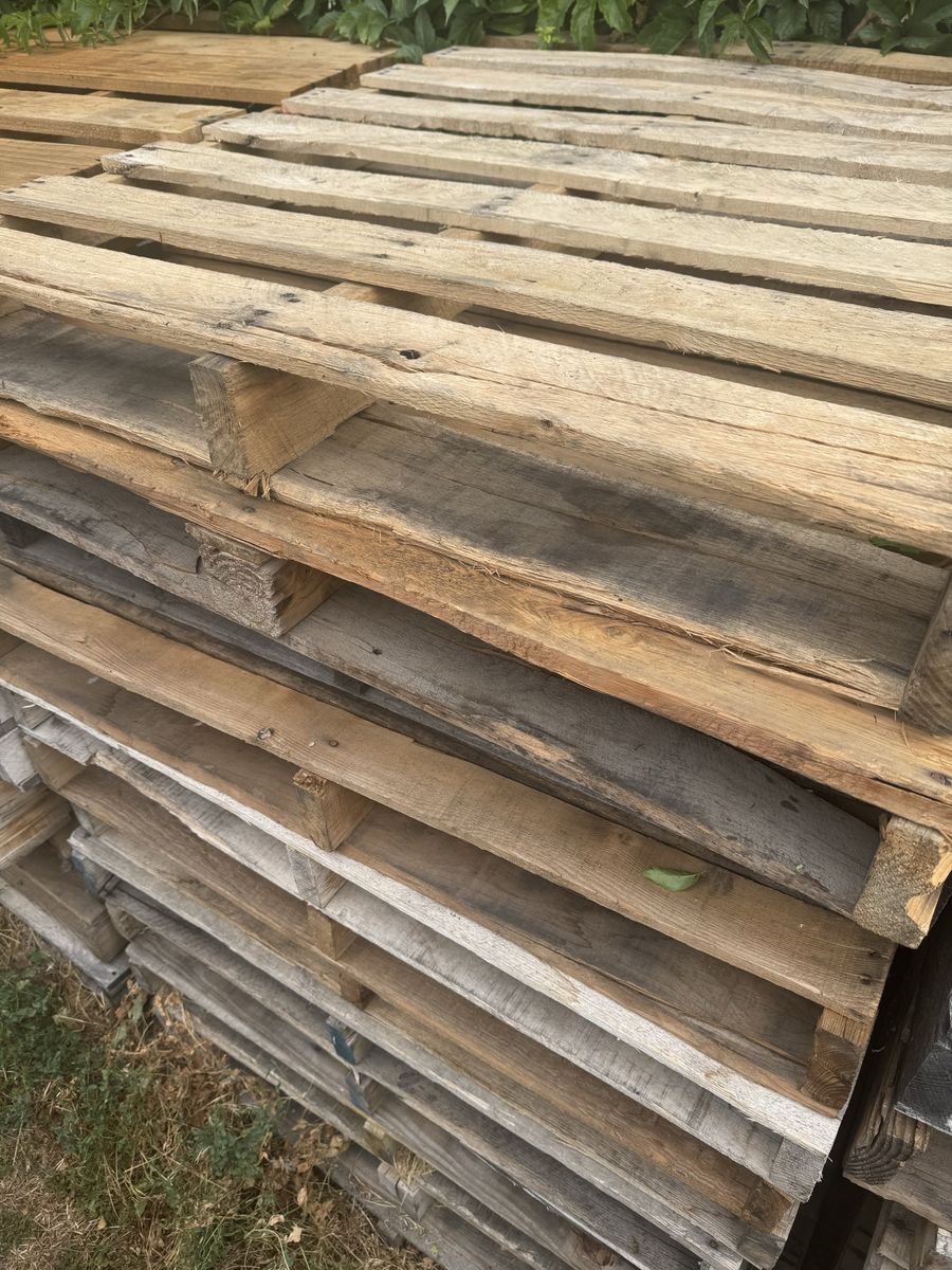 Nearly 100 Used 48x40 Pallets