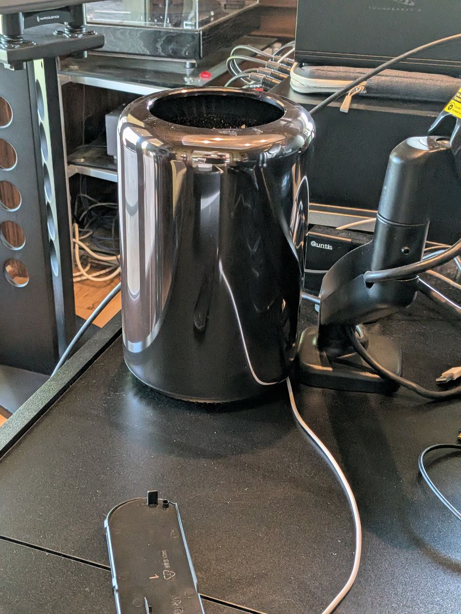 Apple Mac Pro (Late 2013) "Trashcan" | 1TB SSD Upgrade | Mint Condition