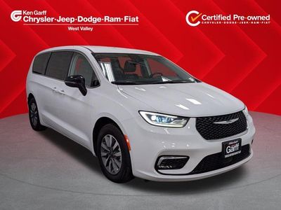 2024 CHRYSLER PACIFICA PLUGIN Select