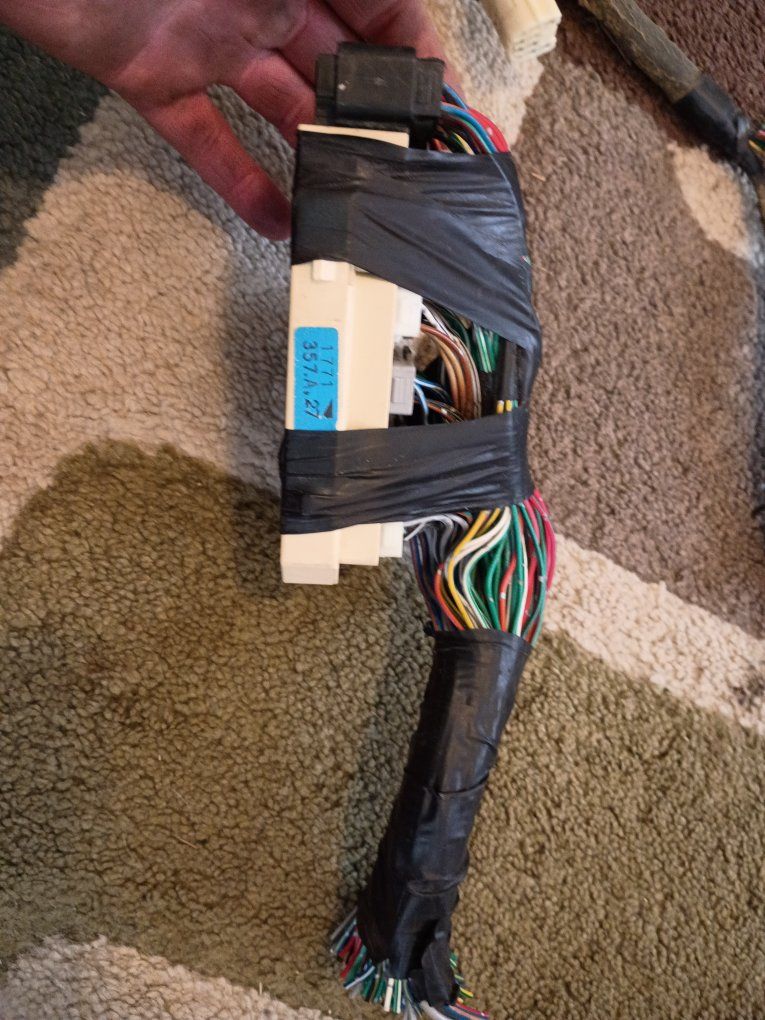 OEM 1996-2002 Toyota 4Runner Junction Block / Integration Relay with Wiring