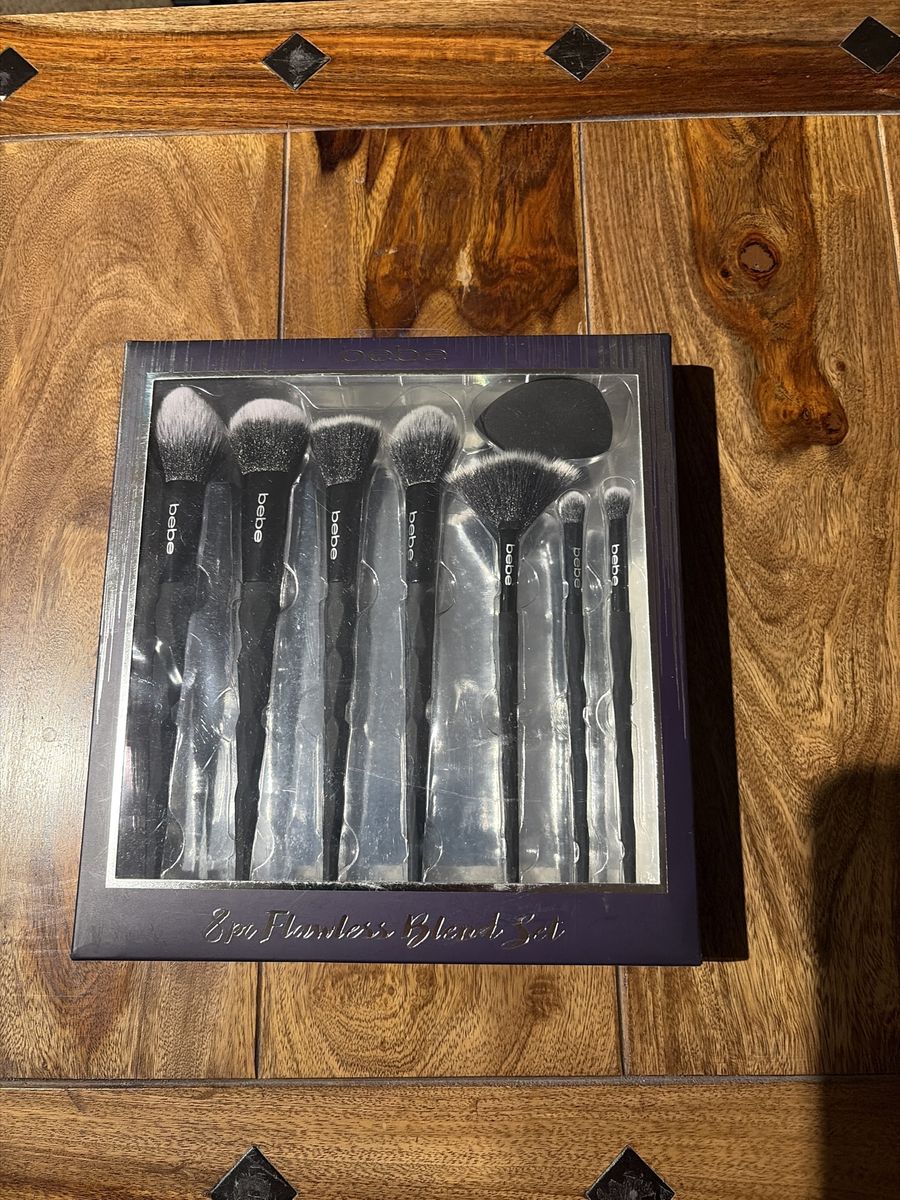 Bebe 8-Piece Flawless Blend Makeup Brush Set with Blender Sponge New