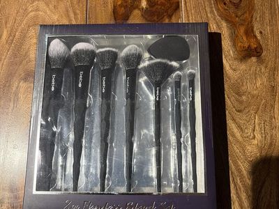 Bebe 8-Piece Flawless Blend Makeup Brush Set with Blender Sponge New