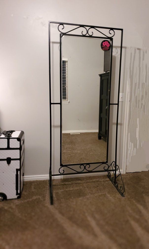 Main image 3