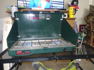 Classic Coleman 2 burner stove