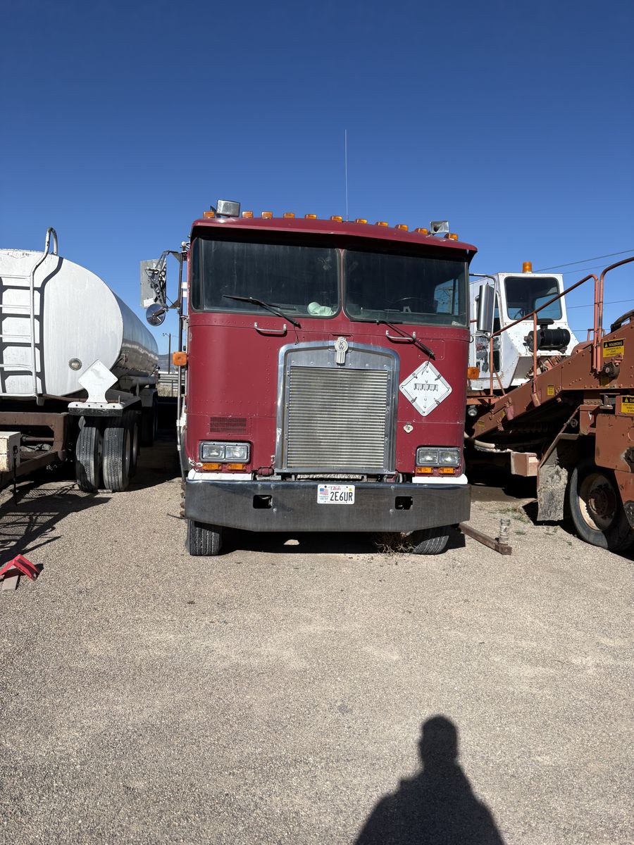1996 Kenworth Oil Spreader