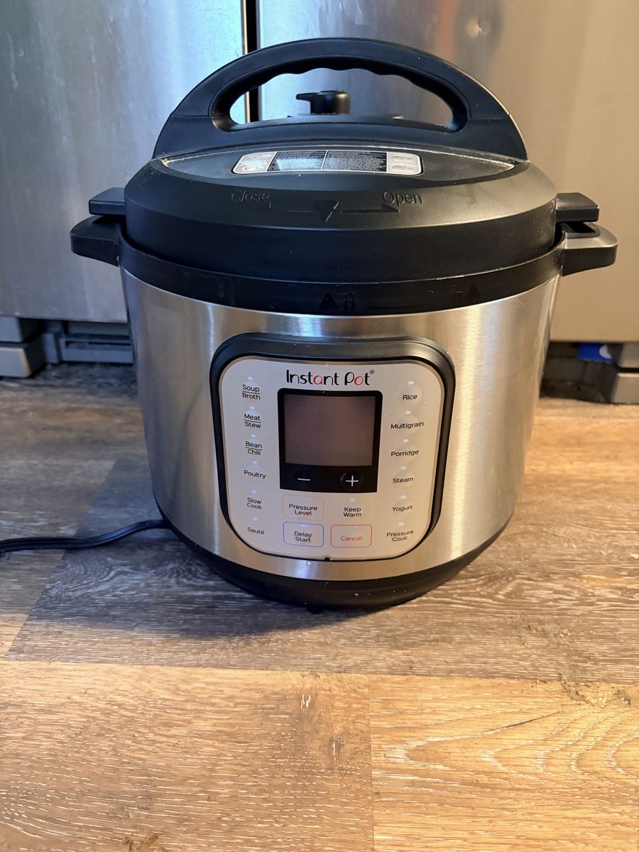 Instant Pot Duo 7-in-1 Multi-Use Programmable Pressure Cooker
