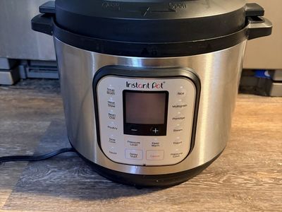 Instant Pot Duo 7-in-1 Multi-Use Programmable Pressure Cooker