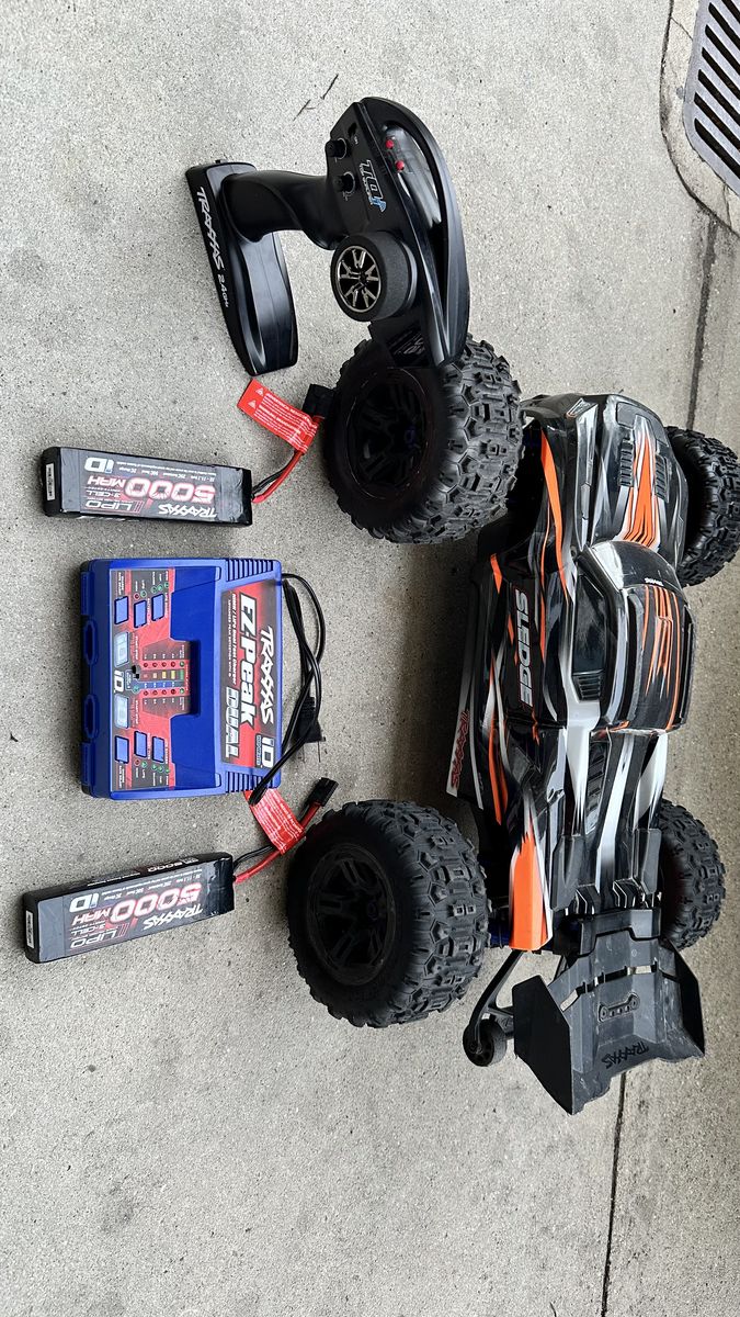 Traxxas Sledge 6S 1:8 Truggy Batteries+Charger
