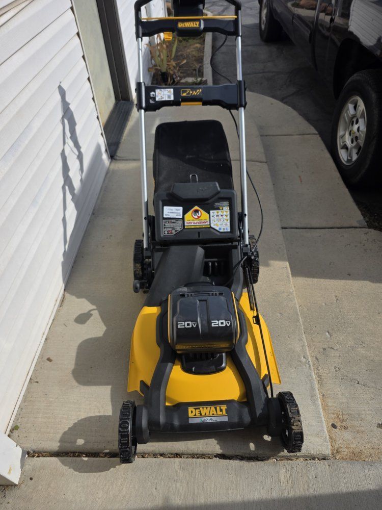 DEWALT 2x20V MAX 21in. Cordless Brushless Push Lawn Mower