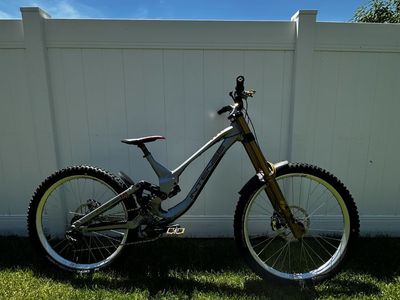 Intense M1 DH bike with Fox 40 Podium Gold size XL