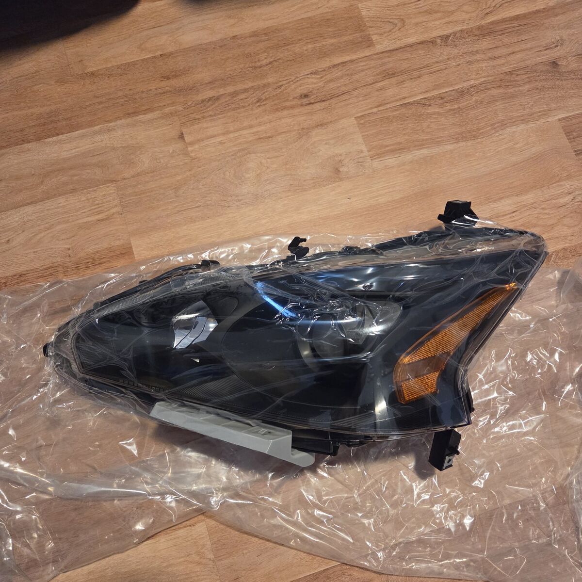 nissan altima 2013 front left head light