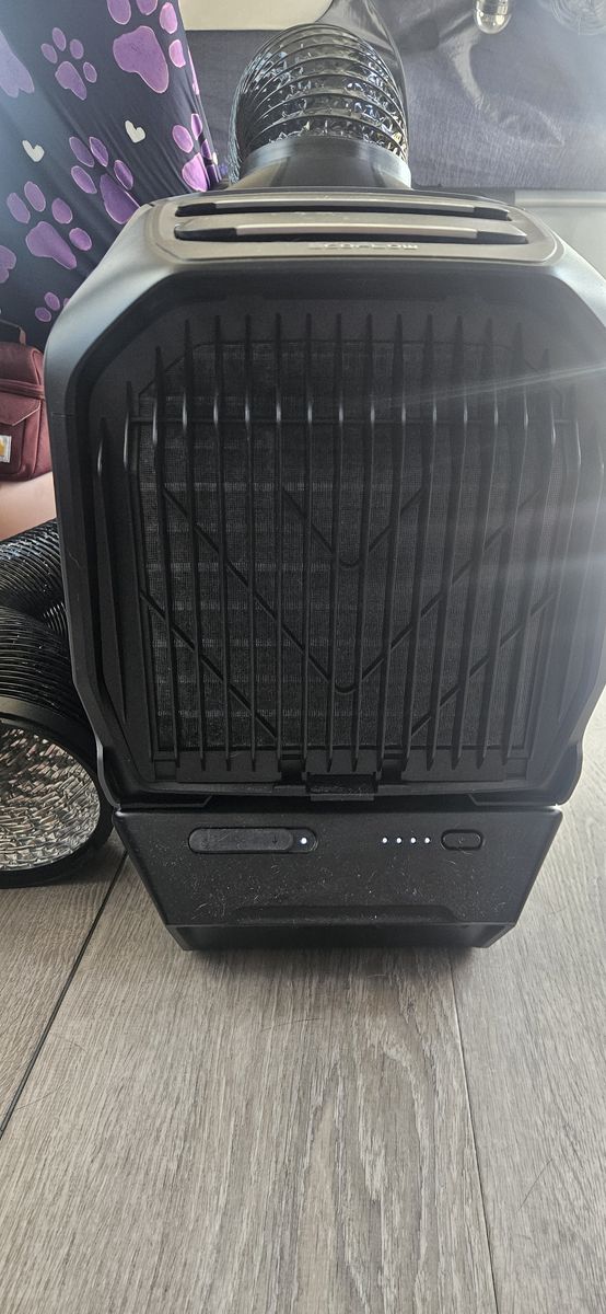 Ecowave 3 portable/wireless solar air conditioner and backup battery