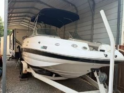 2005 Chaparral Sunesta 216 Deck Boat