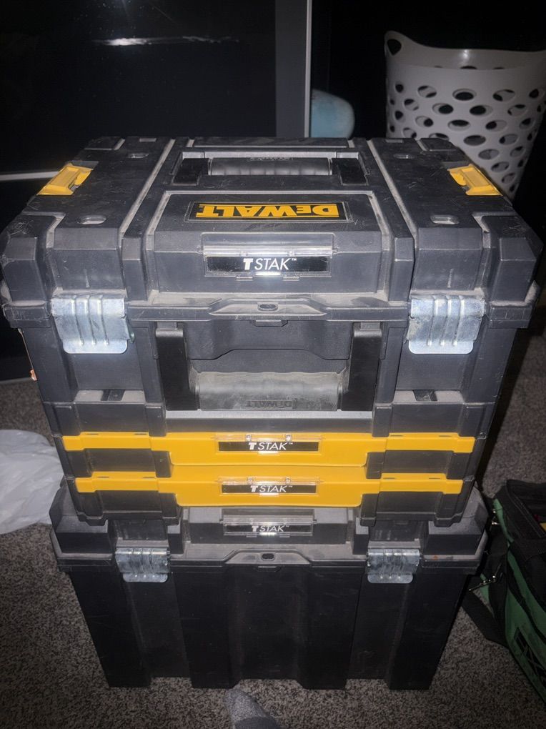 Toolbox With Handlebar And Wheels