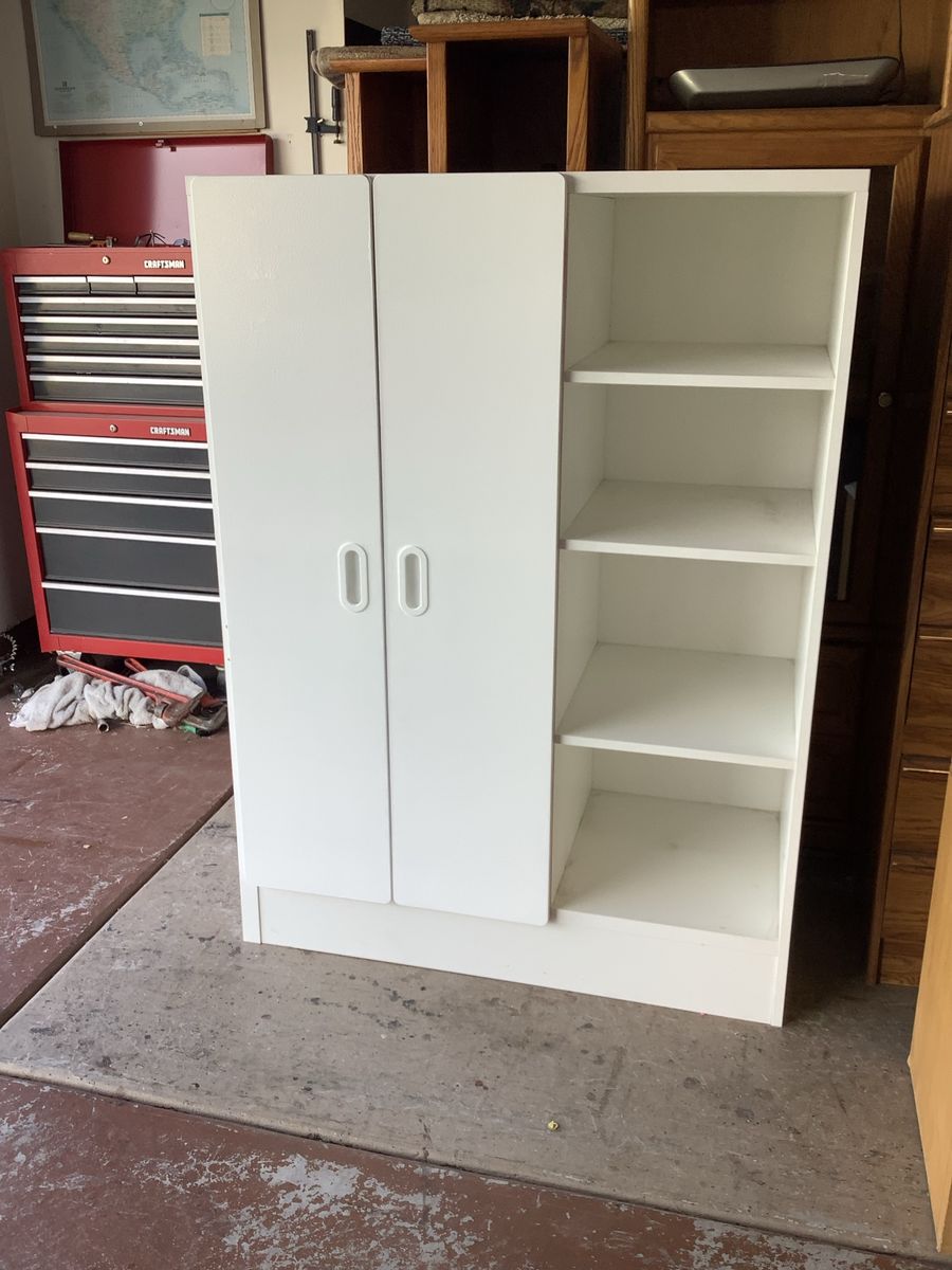 Wardrobe w/ 5 Shelves