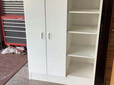 Wardrobe w/ 5 Shelves