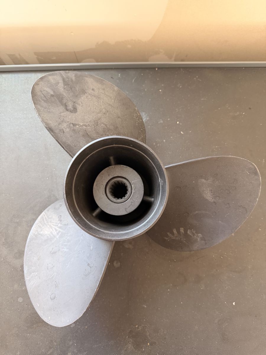 SOLAS Amita 3 14.5x19 Propeller 1511-145-19 – 15 Spline