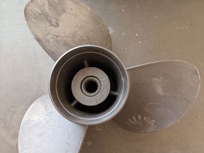 SOLAS Amita 3 14.5x19 Propeller 1511-145-19 – 15 Spline