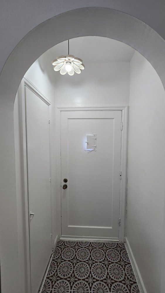 Main image 7