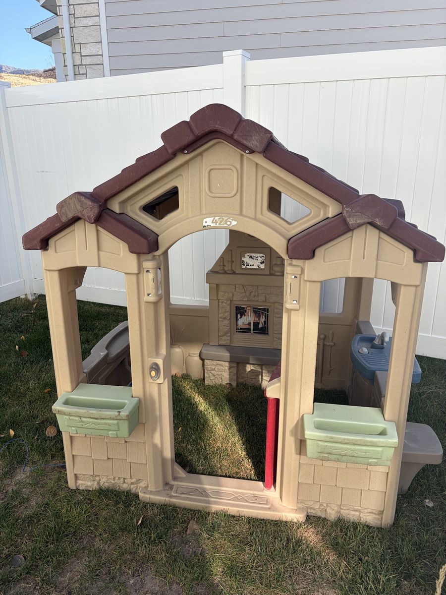 Step2 Neat & Tidy Cottage Playhouse Tan/Brown Outdoor Toddler Fun