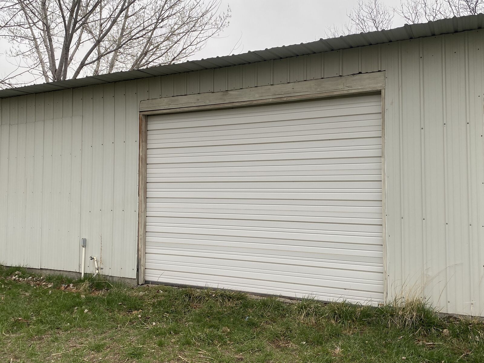 Spacious 390 Storage space in great Woods Cross location. Available NOW!