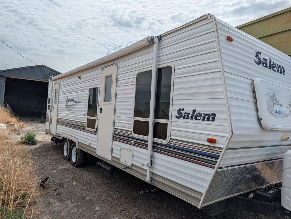 2004 Salem Travel Trailer - Bumper Pull RV - Compact & Well-Maintained