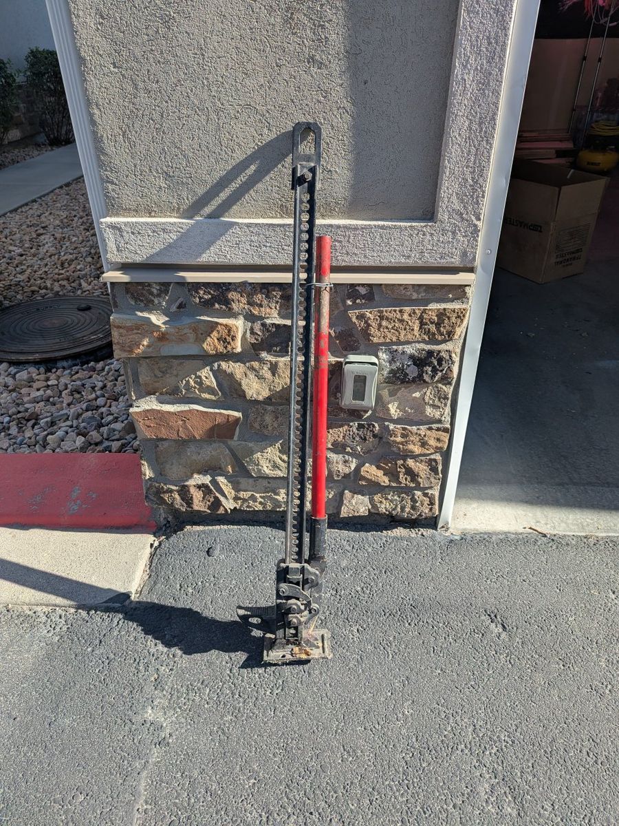 Heavy Duty Farm Jack / Hi-Lift Jack - Off-Road Recovery & Lifting Tool