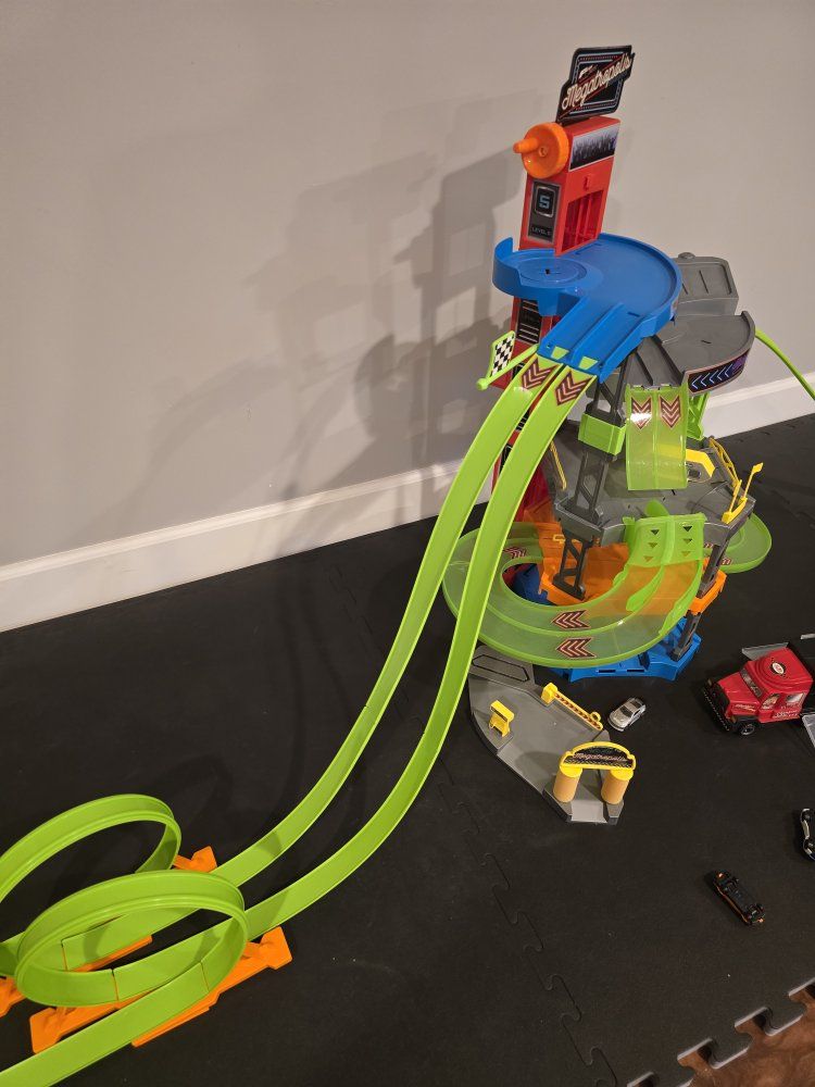 Megatropolis Crash Zone Race & Repair Garage Toy Car Playset Multi-Level Track