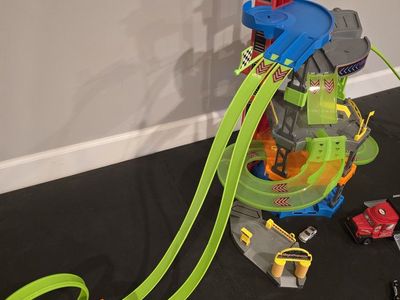Megatropolis Crash Zone Race & Repair Garage Toy Car Playset Multi-Level Track
