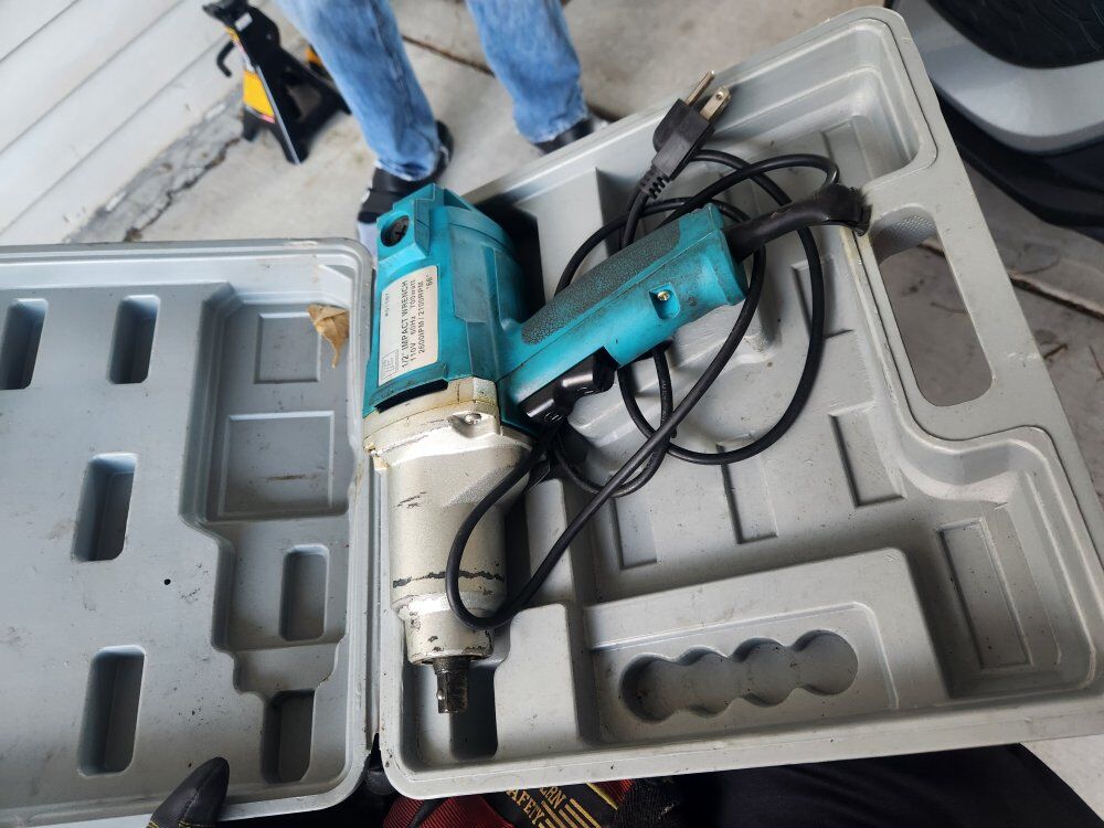 Electric impact wrench 700 watts