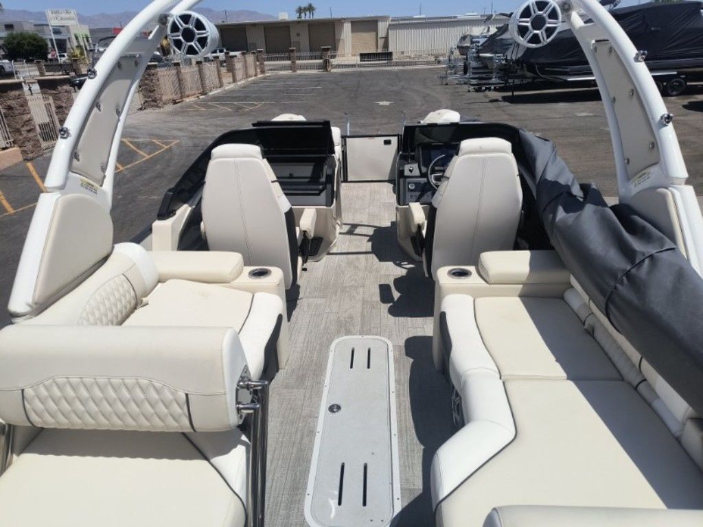 Main image 12