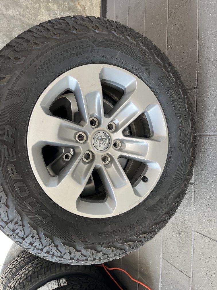 Cooper Discover Tires 275 65R18