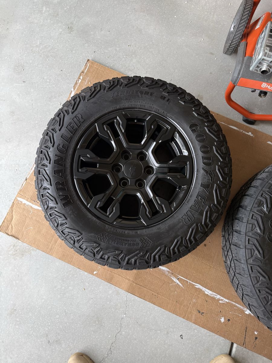Tires 275/70R18