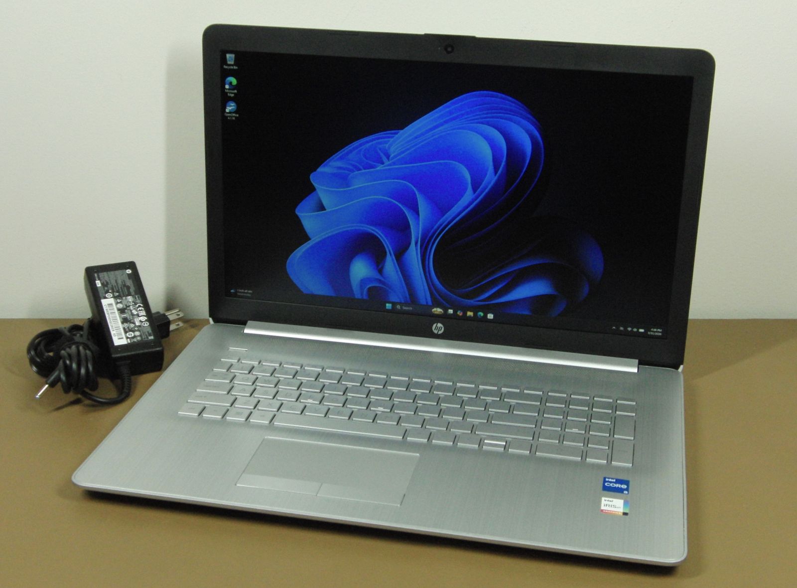 HP 17-BY4061NR 17” Laptop i5-1135G7 500GB NVMe SSD 16GB