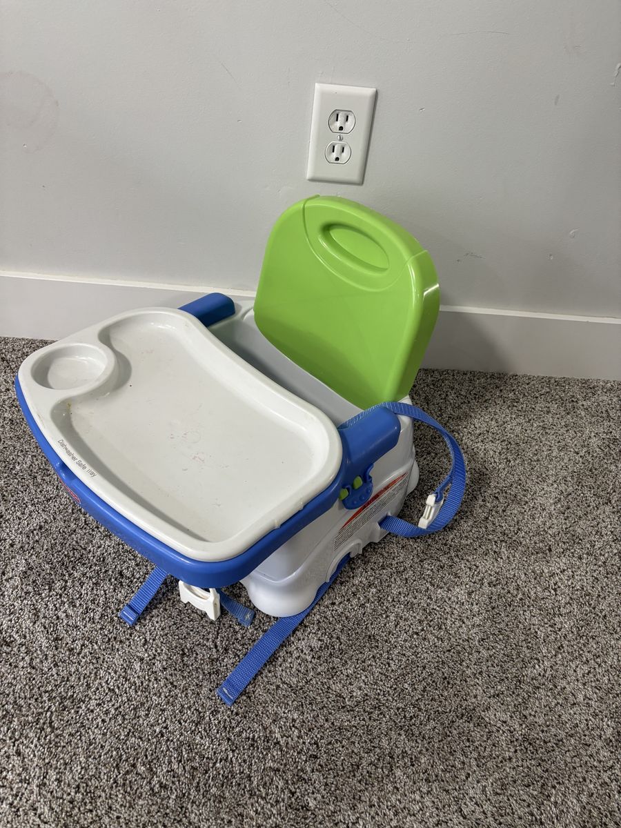 Baby seat with removable tray