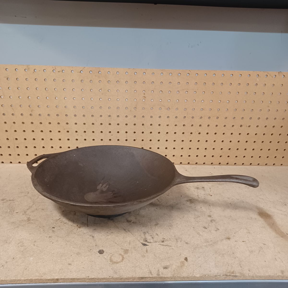 Lodge cast iron wok